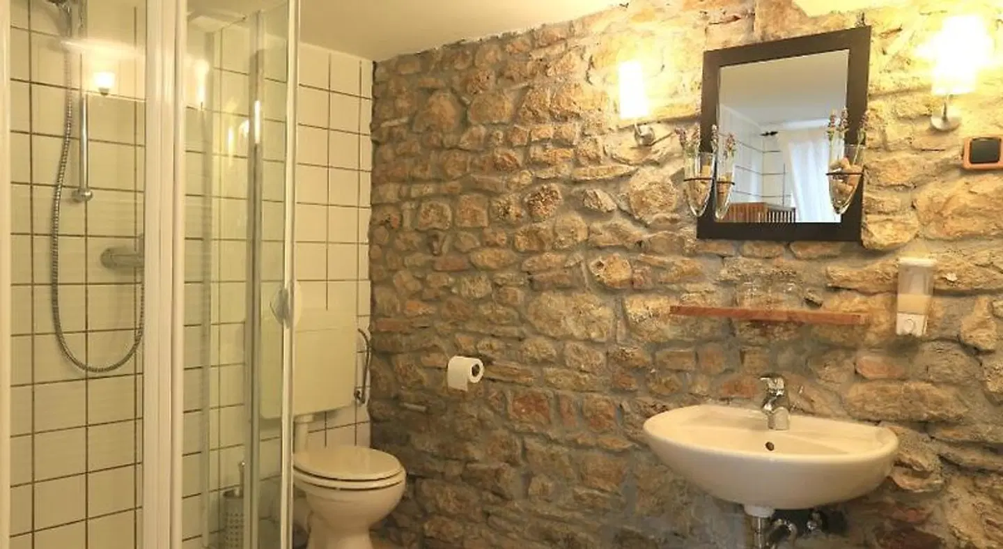 Eventhof und Gästehaus Weingewölbe Badezimmer