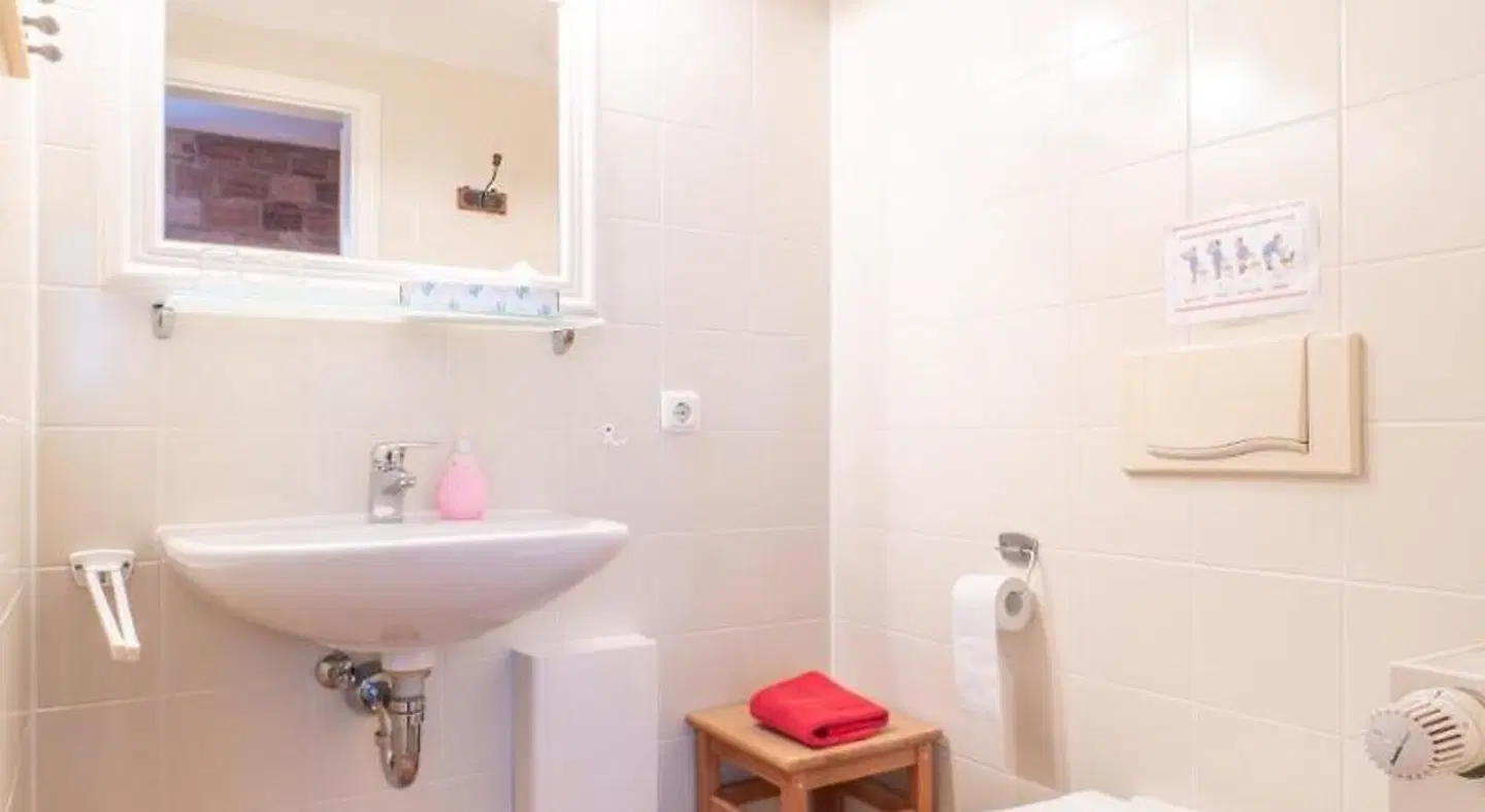 Naumburger Wein & Sekt Manufaktur - Pension 1824 Badezimmer