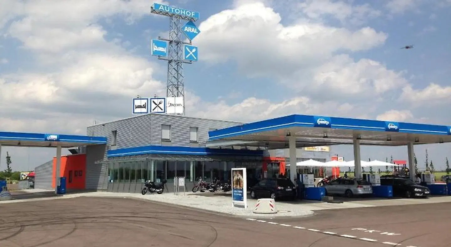 Autohof Bitterfeld EXTERIOR