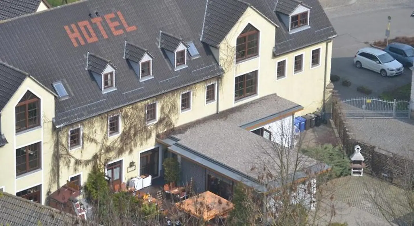 Elegant-Hotel "Zur Burg" EXTERIOR