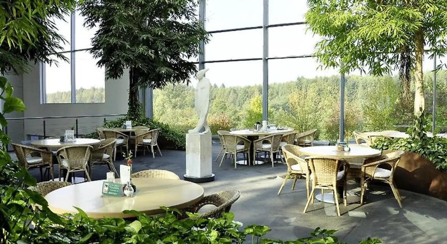 In der Manfred-Sauer-Stiftung Terrasse