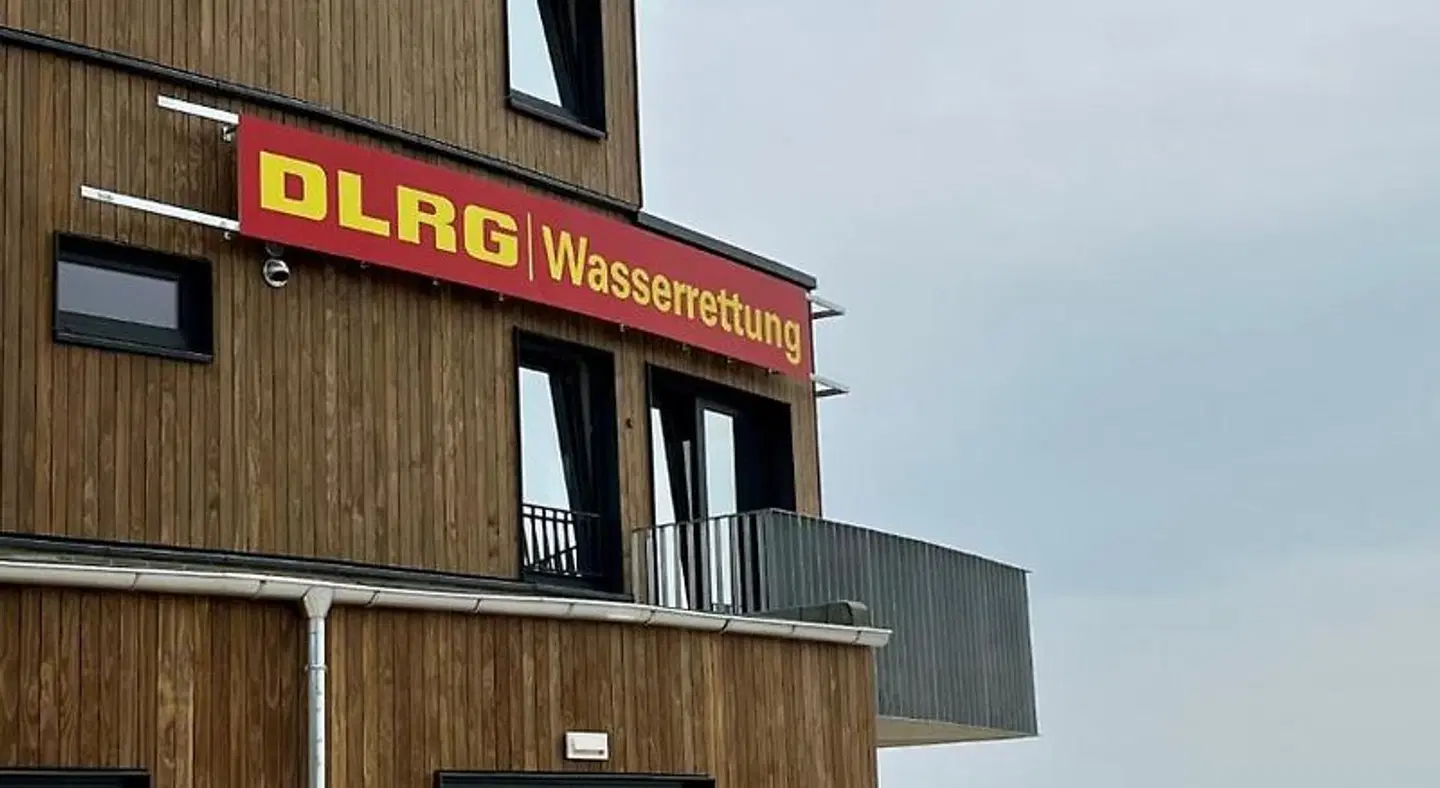 Surf Rescue Club EXTERIOR