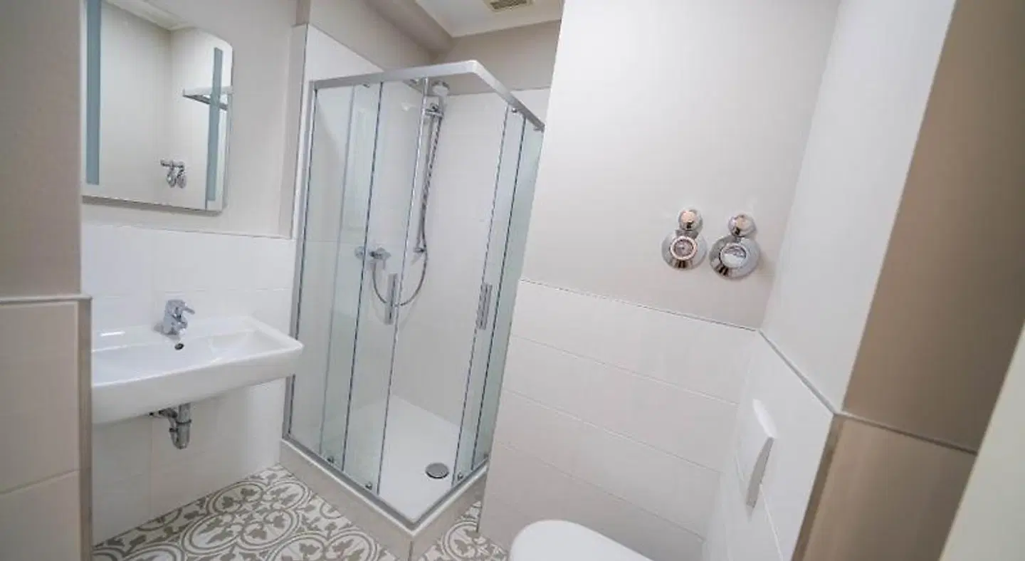 Aparthotel Villa Elon Badezimmer