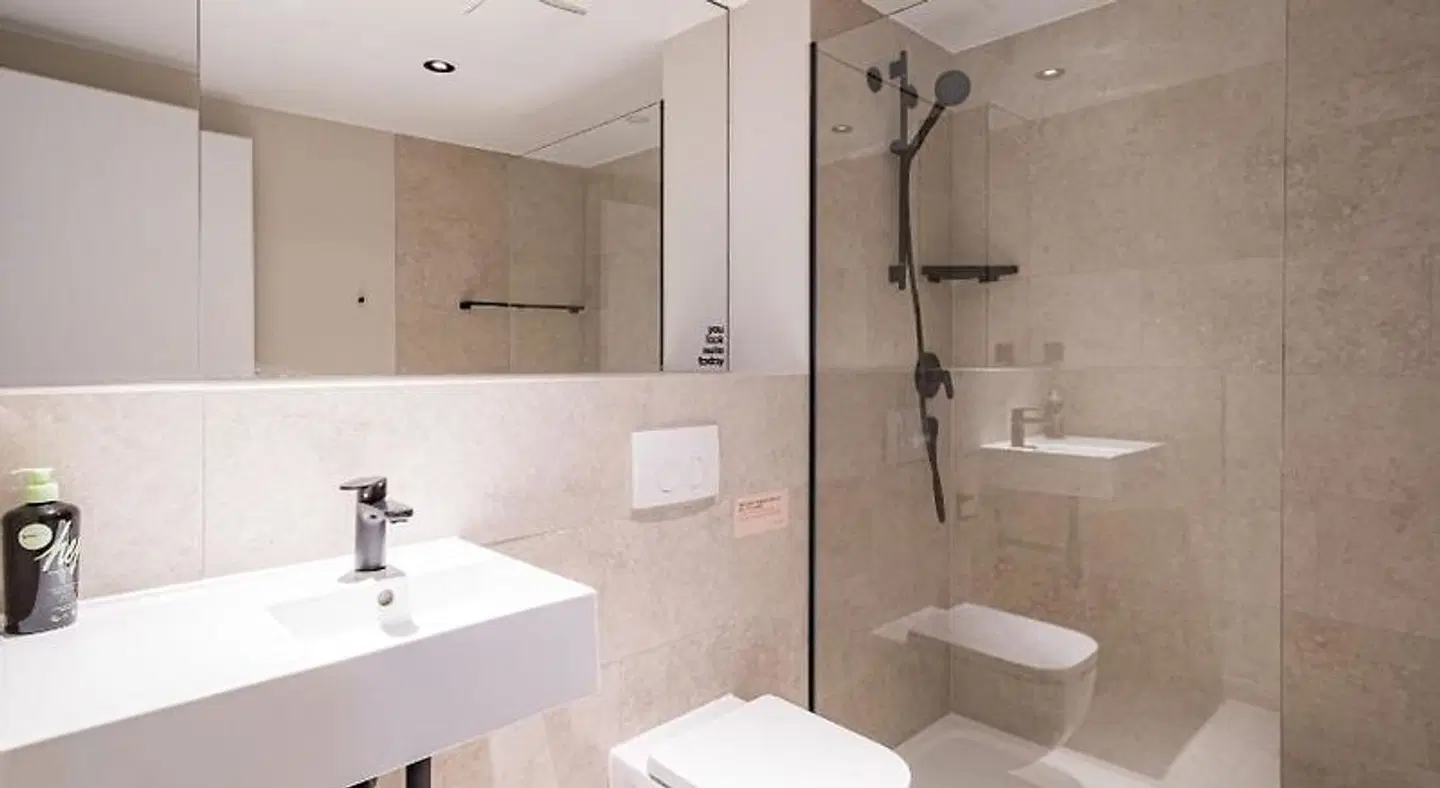 Limehome Saarbrücken Berliner Promenade Badezimmer