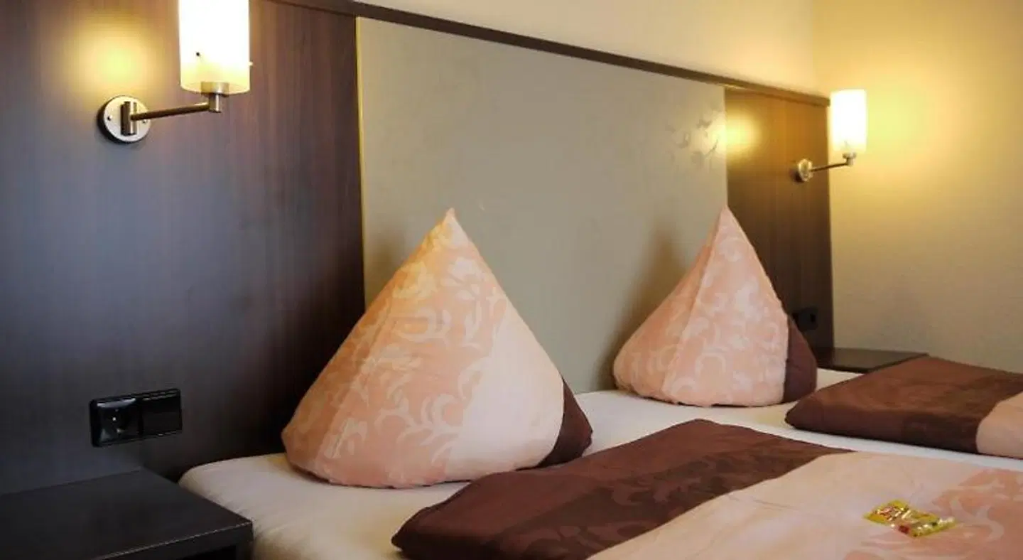 Engel ROOM_EXAMPLE
