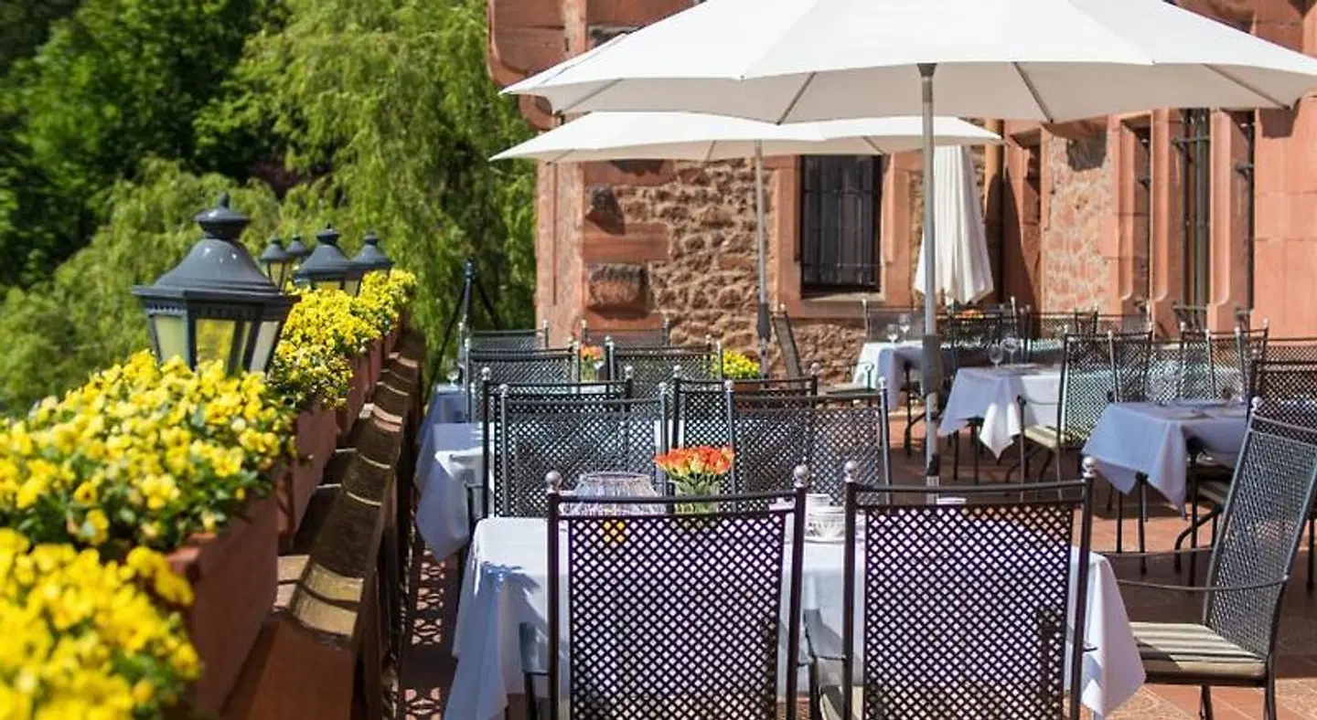 Gastehaus Schloss Saareck Terrasse