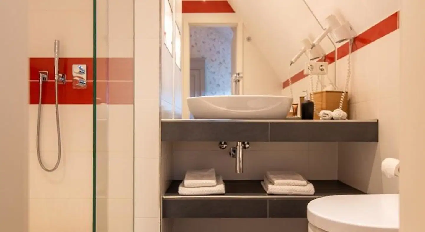 Gastehaus Schloss Saareck Badezimmer