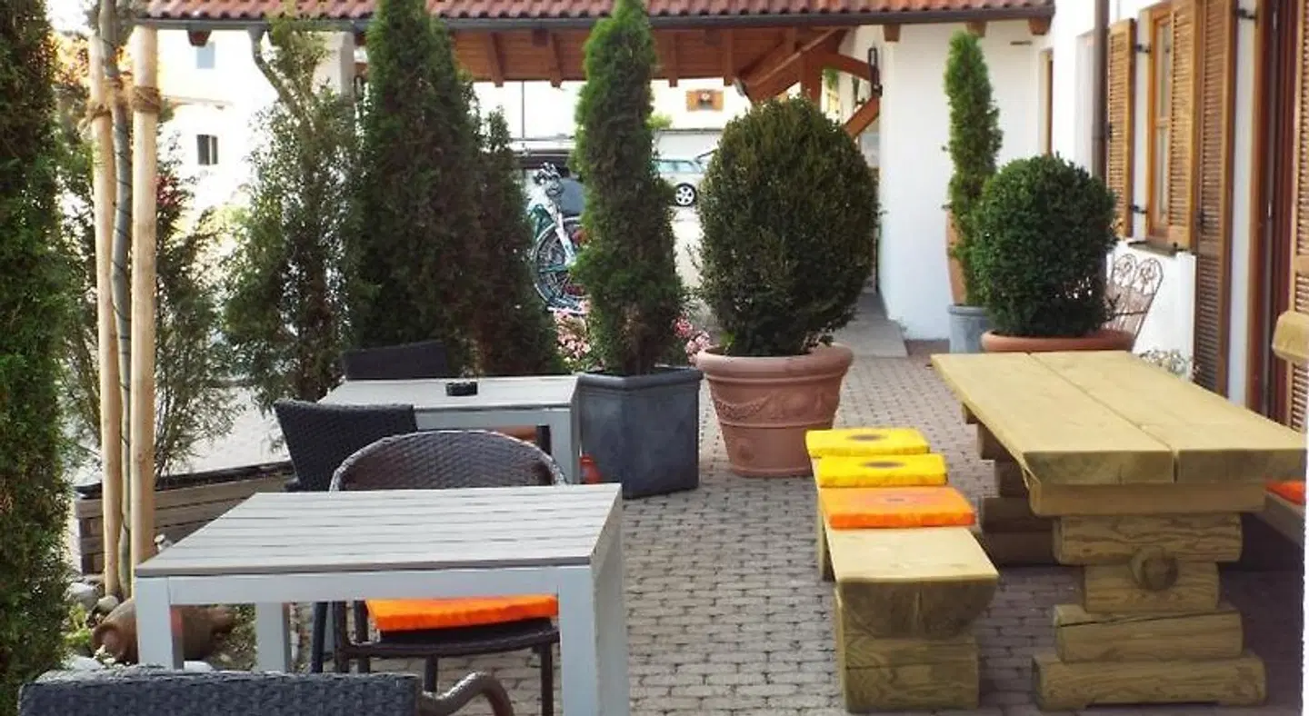 Hotel Isartaler Hof Terrasse