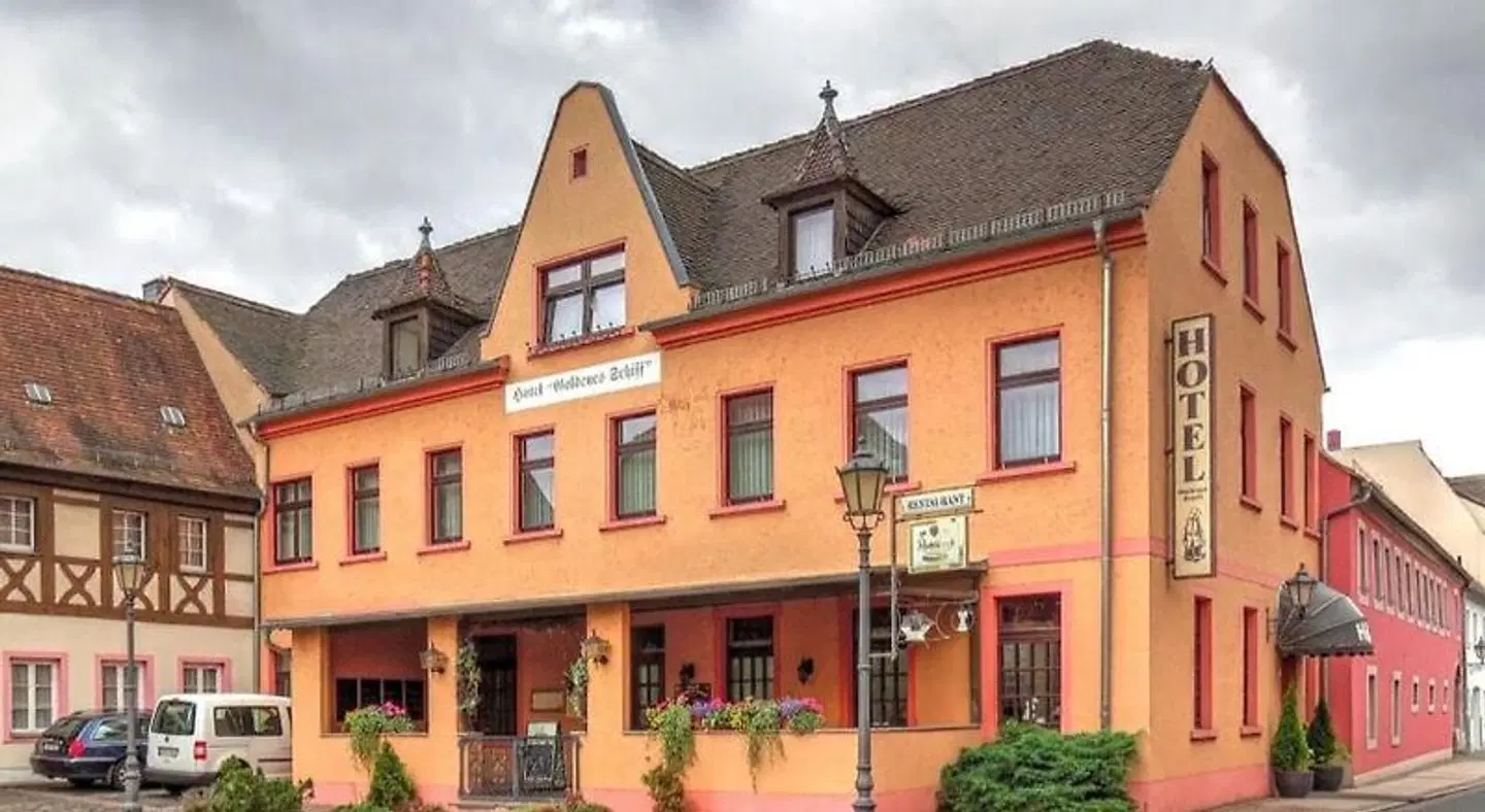 Goldenes Schiff EXTERIOR