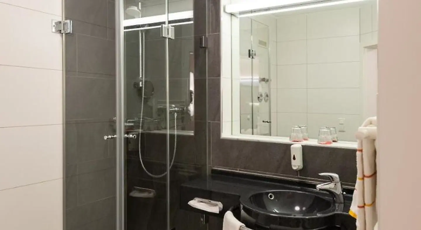 Avenon Privathotel Schwaiger Hof Badezimmer