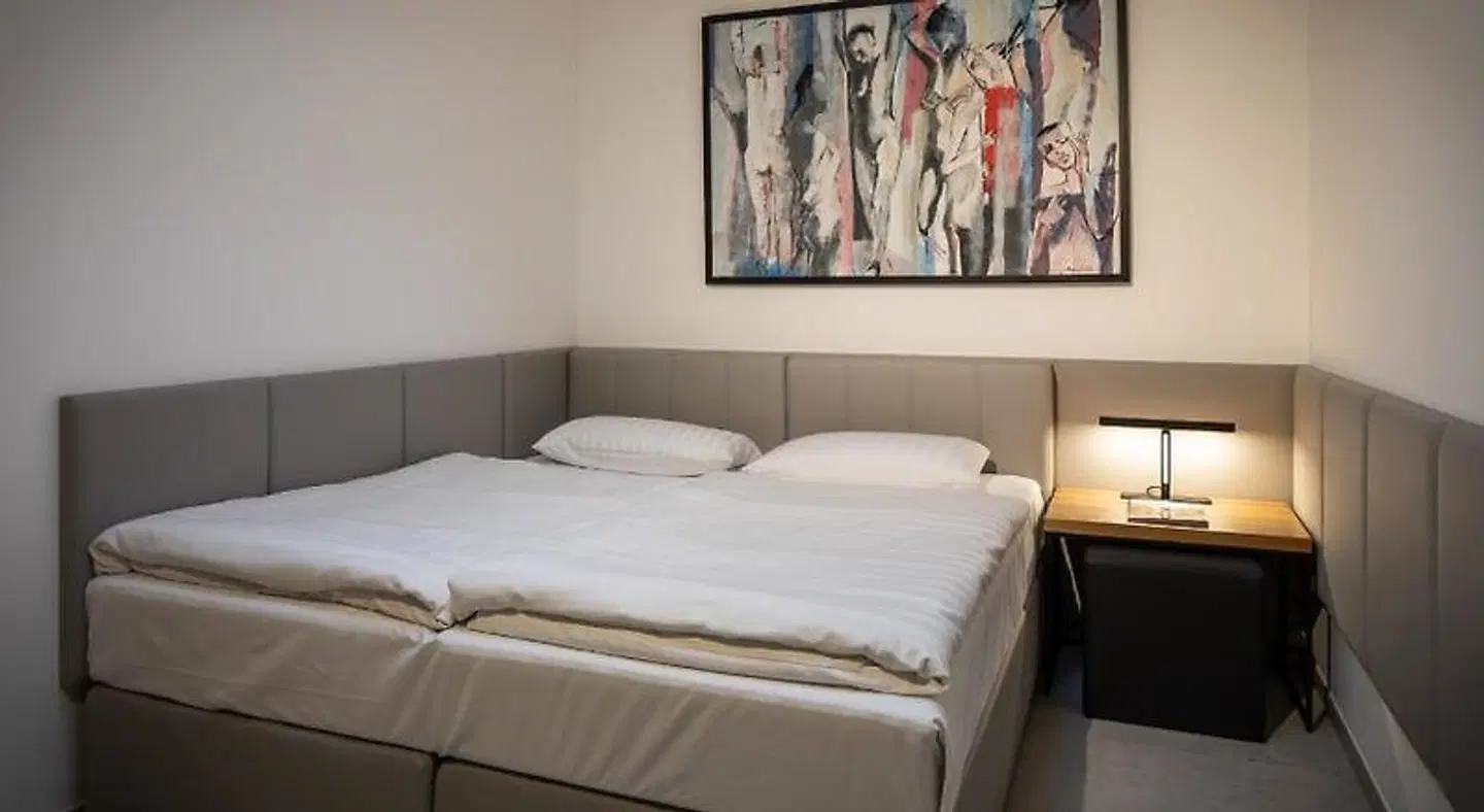 Home & Work Apartments ROOM_EXAMPLE