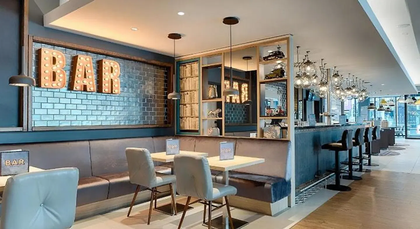 Premier Inn Frankfurt Westend Bar