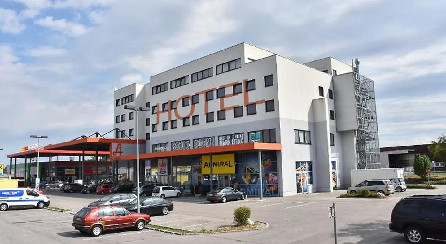 HB1 Wiener Neudorf EXTERIOR