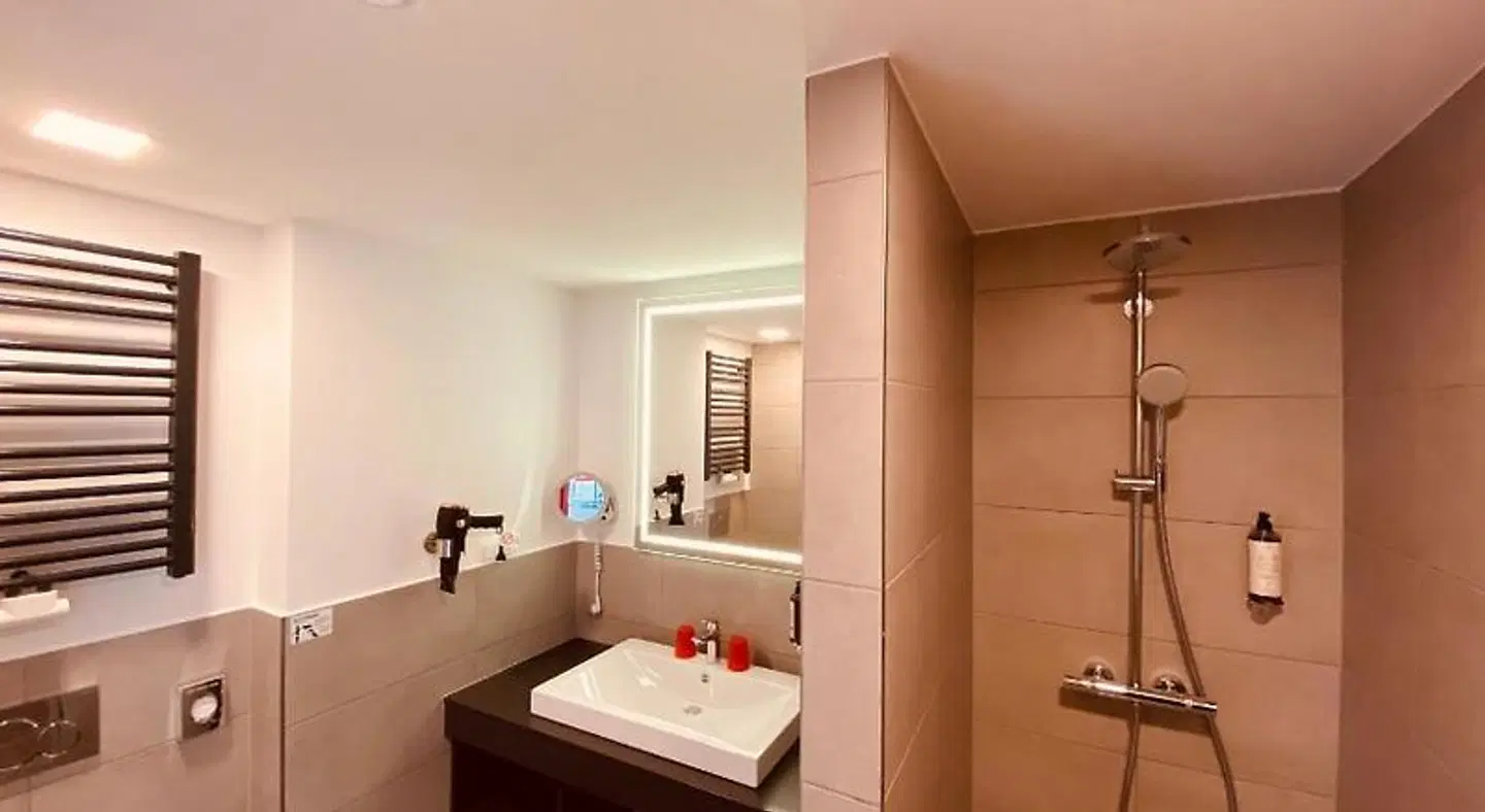 DORMERO Hotel Hof Badezimmer