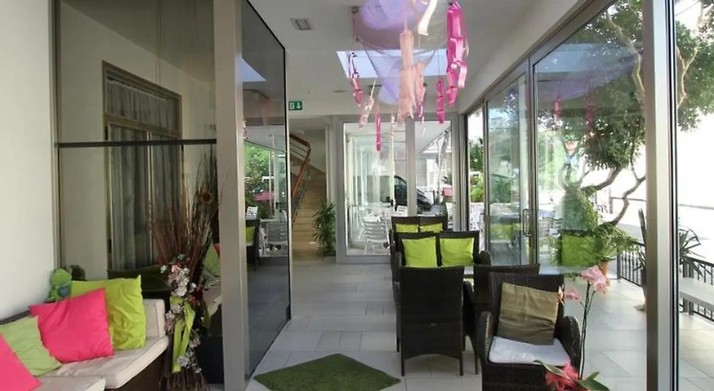 Hotel Capri LOUNGE_LOBBY