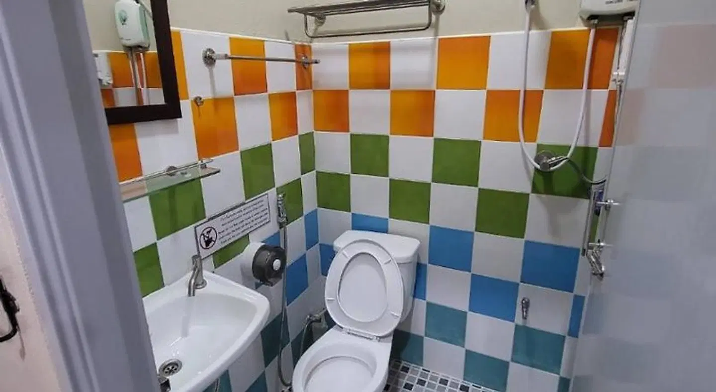 Achcha - MRT Itsaraphap Station Badezimmer