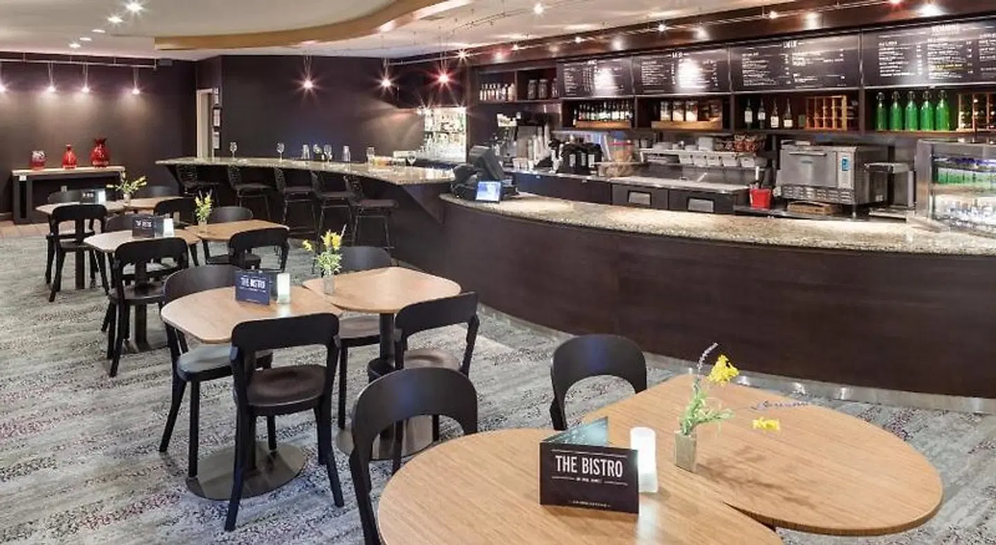 Courtyard by Marriott Franklin Cool Springs Bar