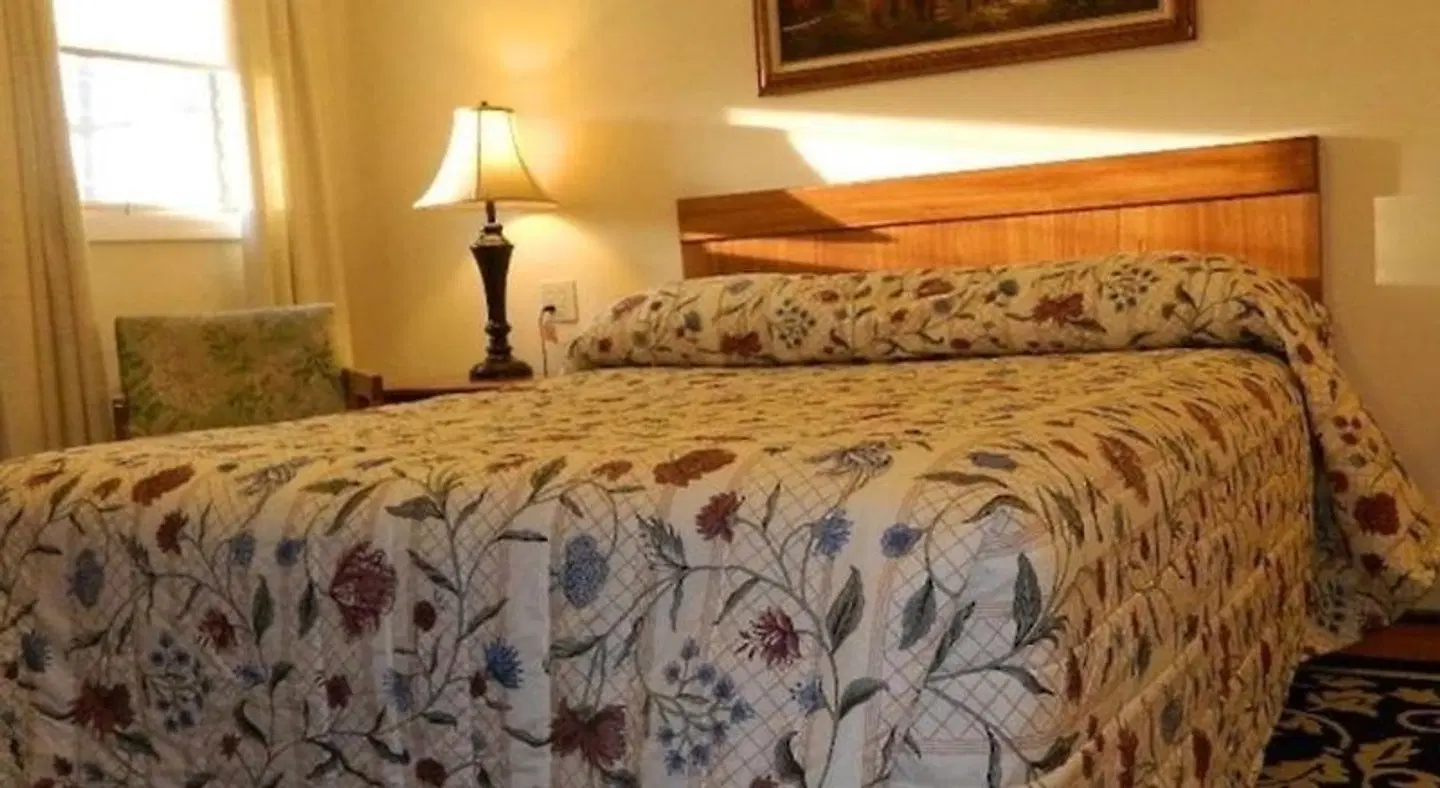 Twin Oaks Motel ROOM_EXAMPLE