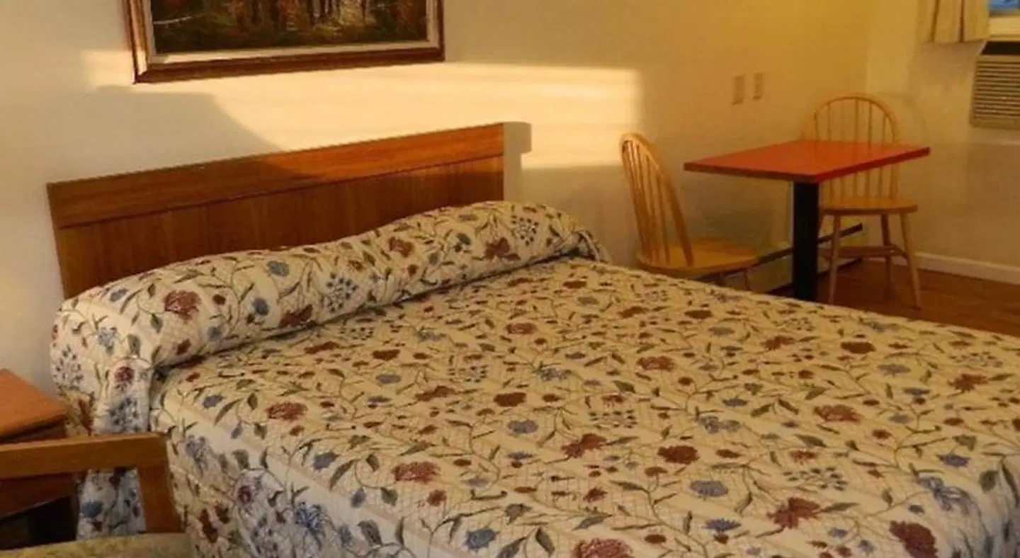 Twin Oaks Motel ROOM_EXAMPLE