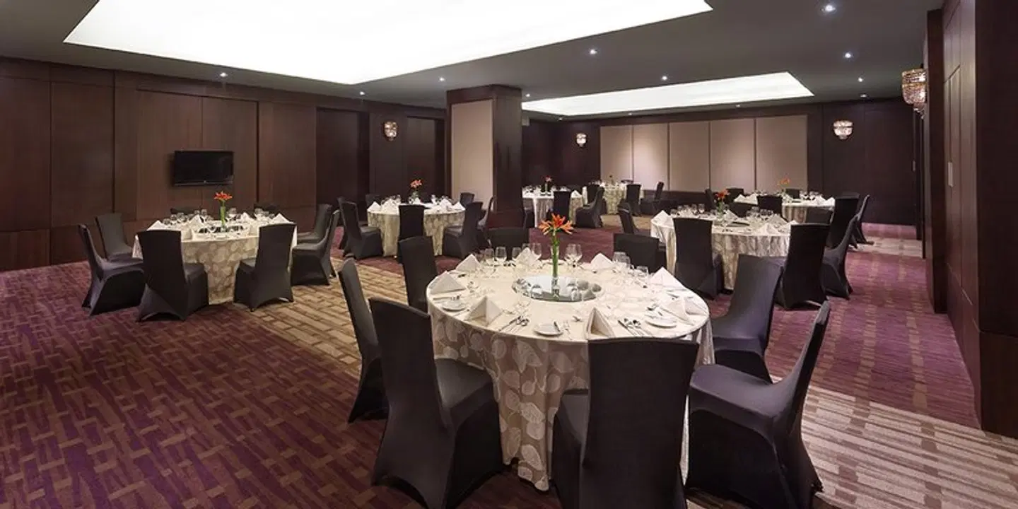 Crowne Plaza Kochi by IHG Restaurant