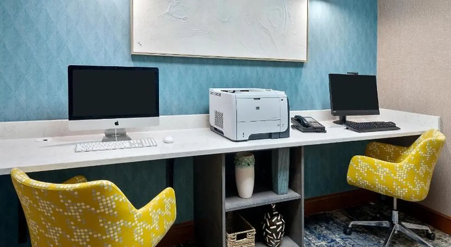 Hampton Inn & Suites Country Club Plaza Badezimmer