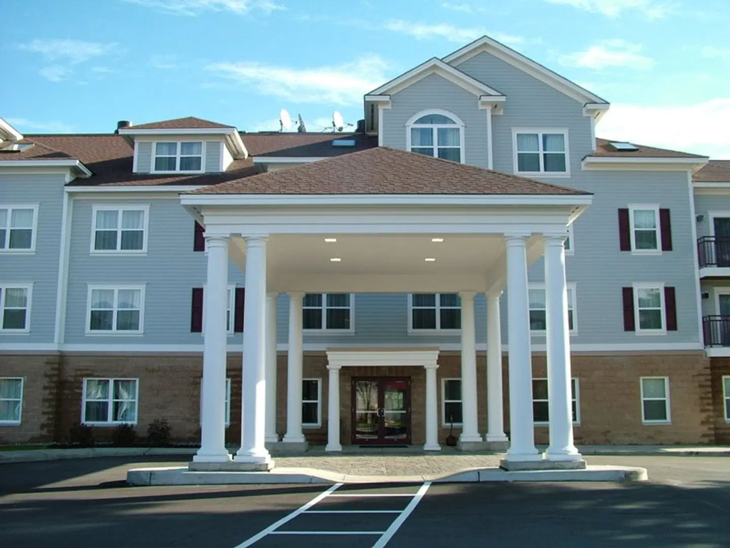 Holiday Inn Express & Suites White River Junction by IHG EXTERIOR