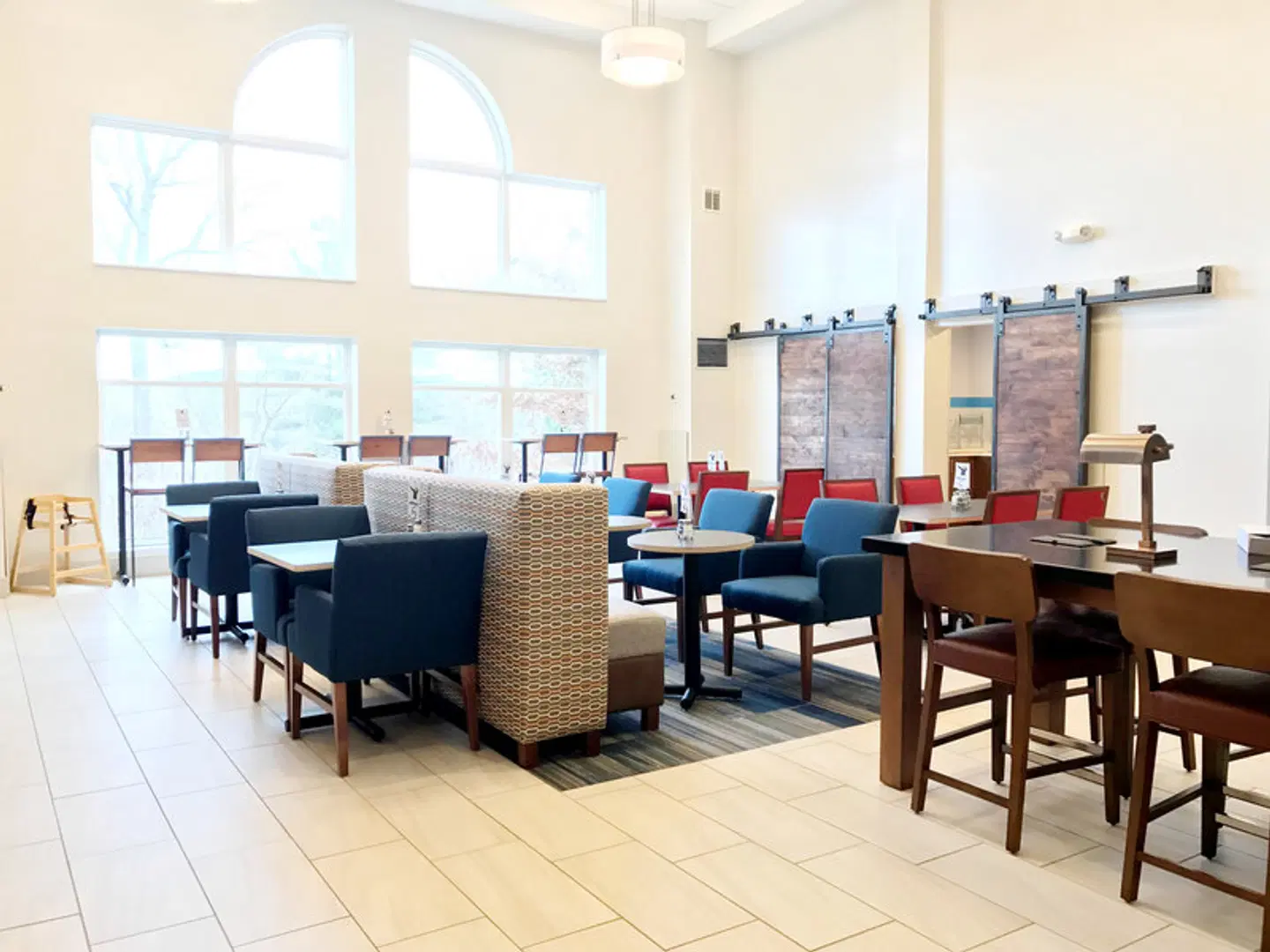 Holiday Inn Express & Suites White River Junction by IHG Restaurant