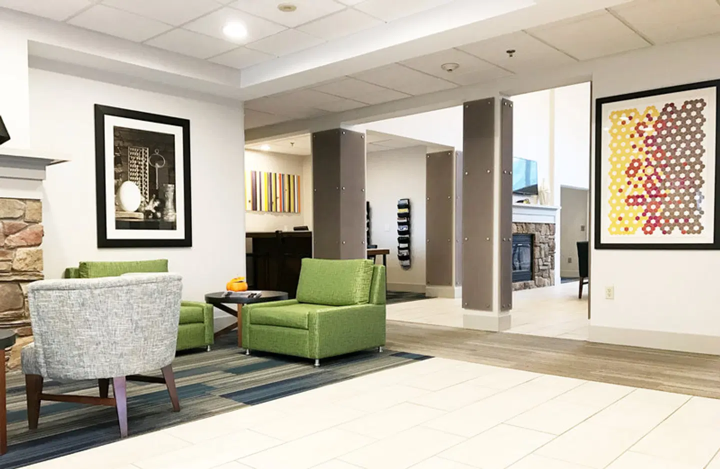 Holiday Inn Express & Suites White River Junction by IHG LOUNGE_LOBBY