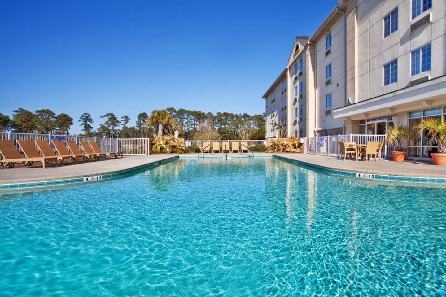 Holiday Inn Express Myrtle Beach-Broadway@The Bch by IHG OUTDOOR_POOL