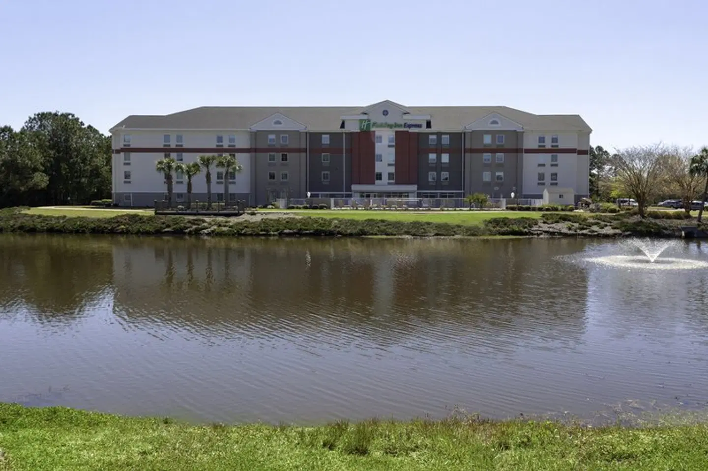 Holiday Inn Express Myrtle Beach-Broadway@The Bch by IHG EXTERIOR