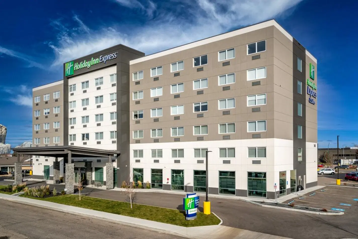 Holiday Inn Express & Suites Brandon by IHG EXTERIOR