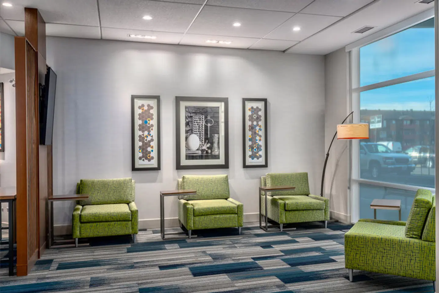 Holiday Inn Express & Suites Brandon by IHG LOUNGE_LOBBY