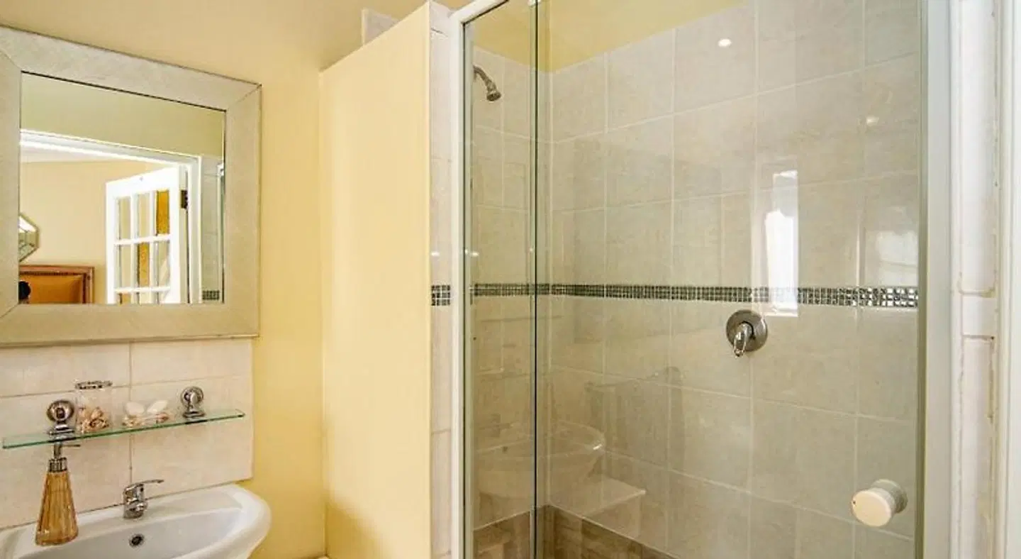 La Loggia Bed and Breakfast Badezimmer