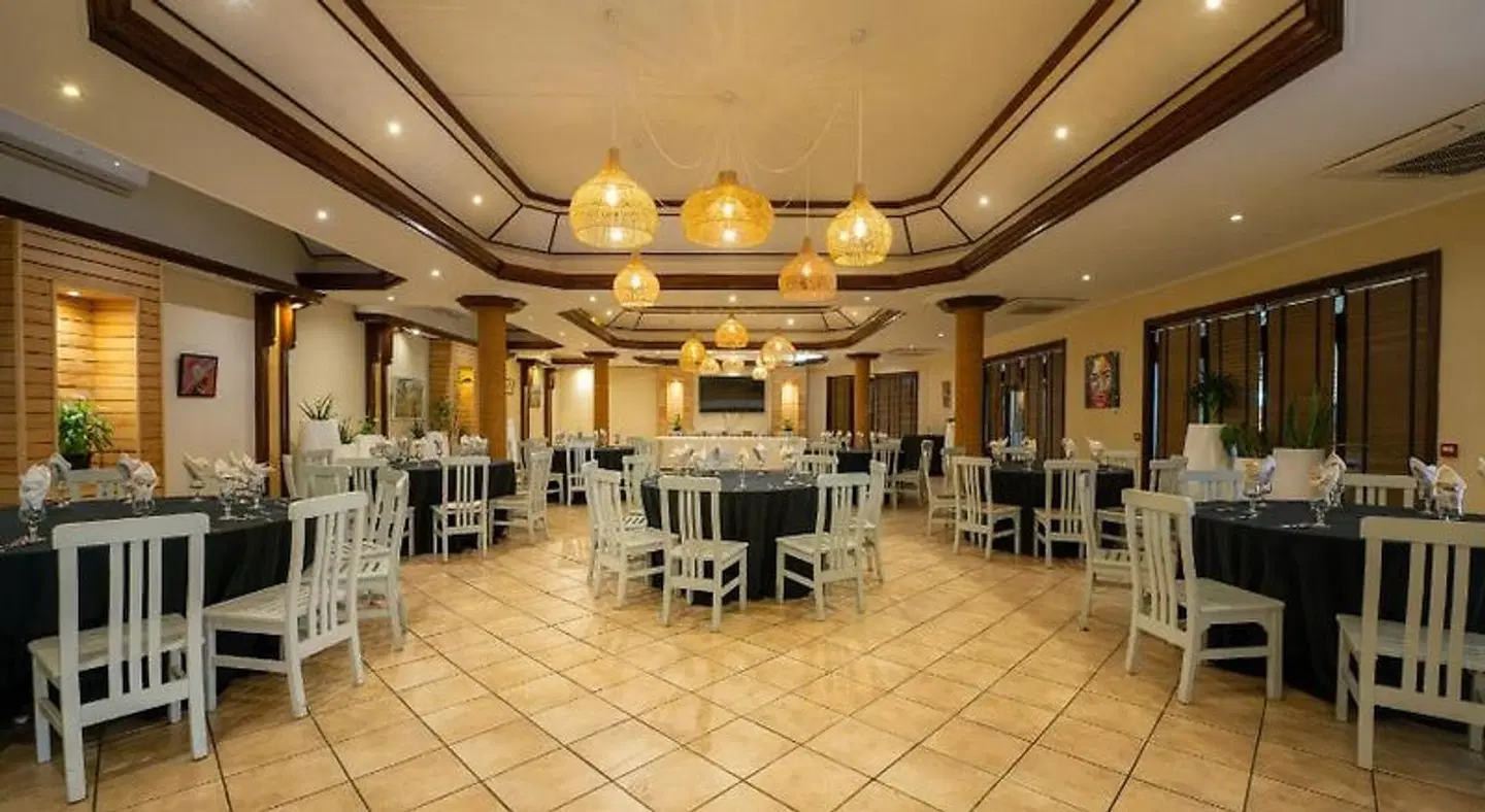 Aanari & Spa Bar