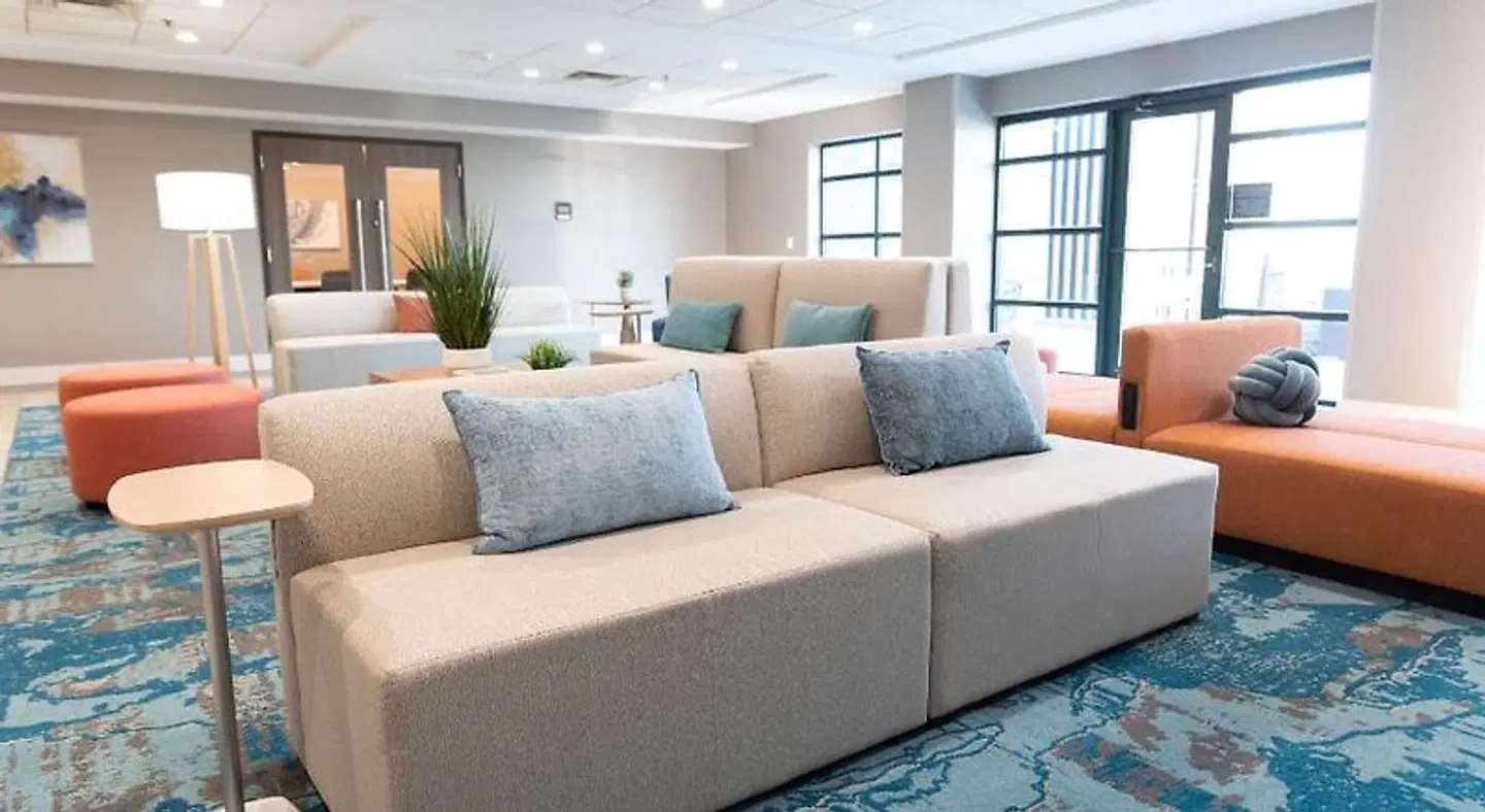 DoubleTree by Hilton Des Moines Airport LOUNGE_LOBBY