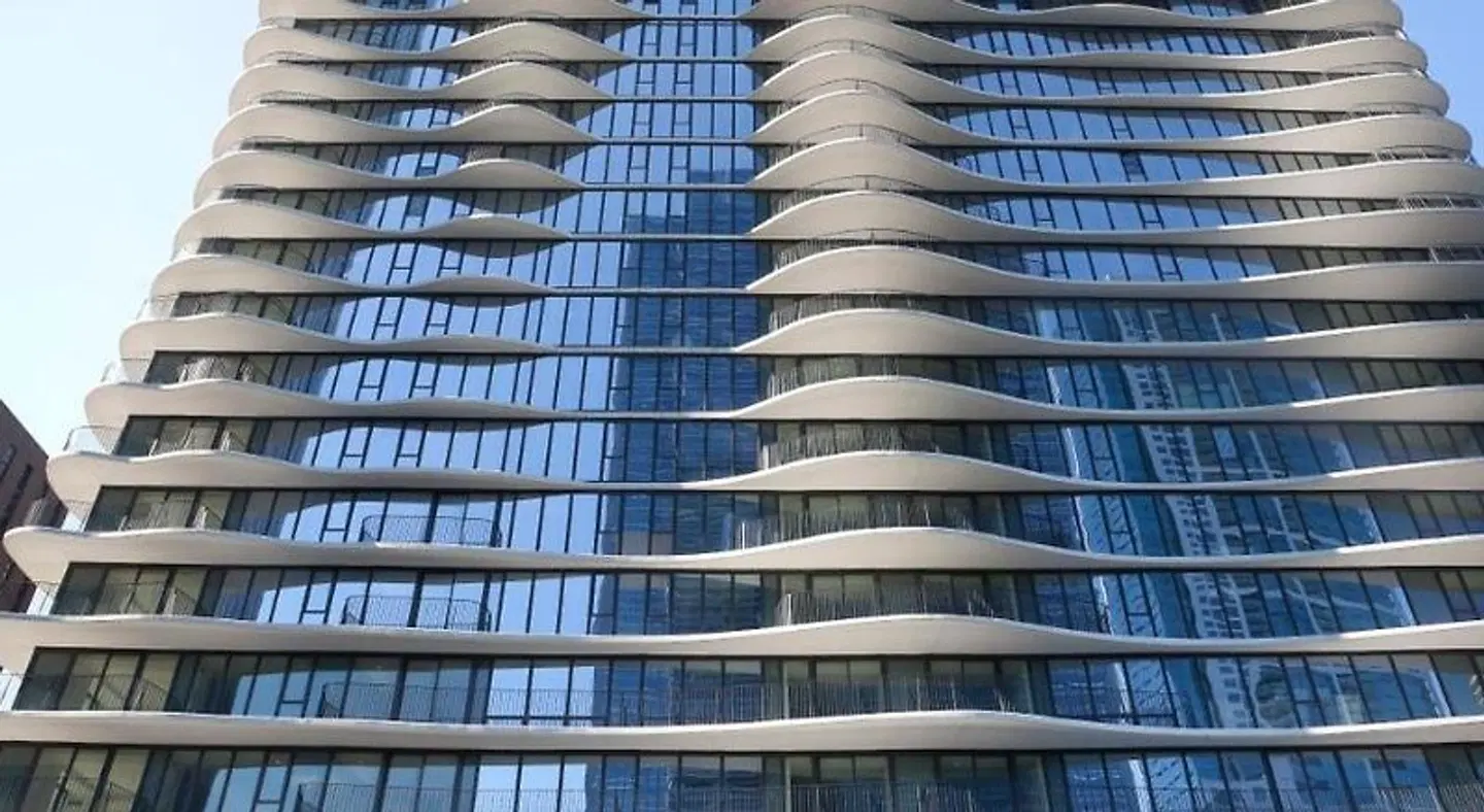 Radisson Blu Aqua Hotel, Chicago OUTDOOR_POOL