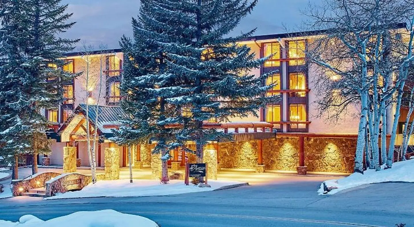 The Stonebridge Inn EXTERIOR
