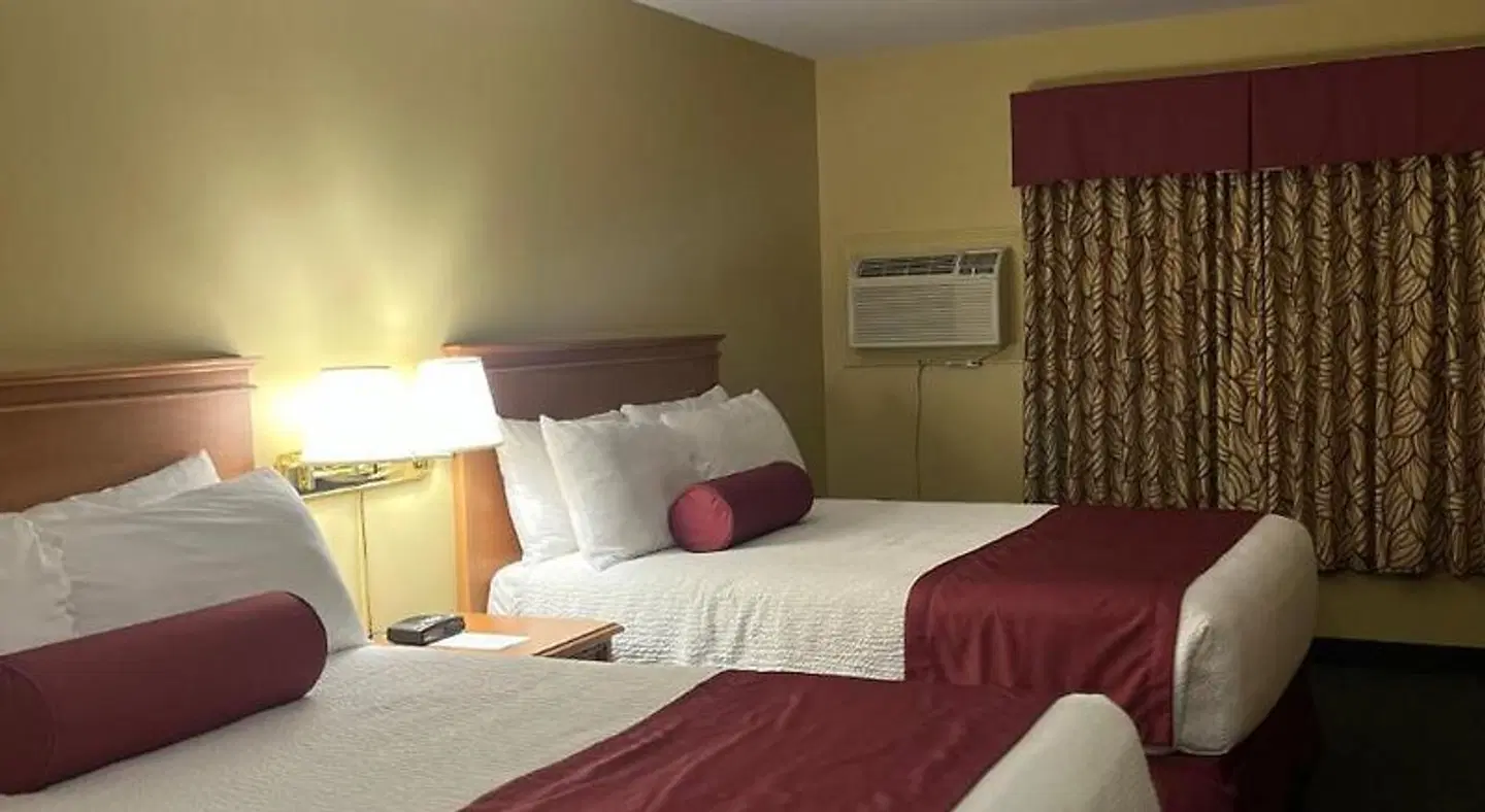 Shallow Bay Motel & Cabins Conference Centre ROOM_EXAMPLE