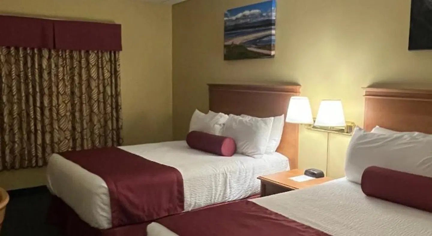 Shallow Bay Motel & Cabins Conference Centre ROOM_EXAMPLE