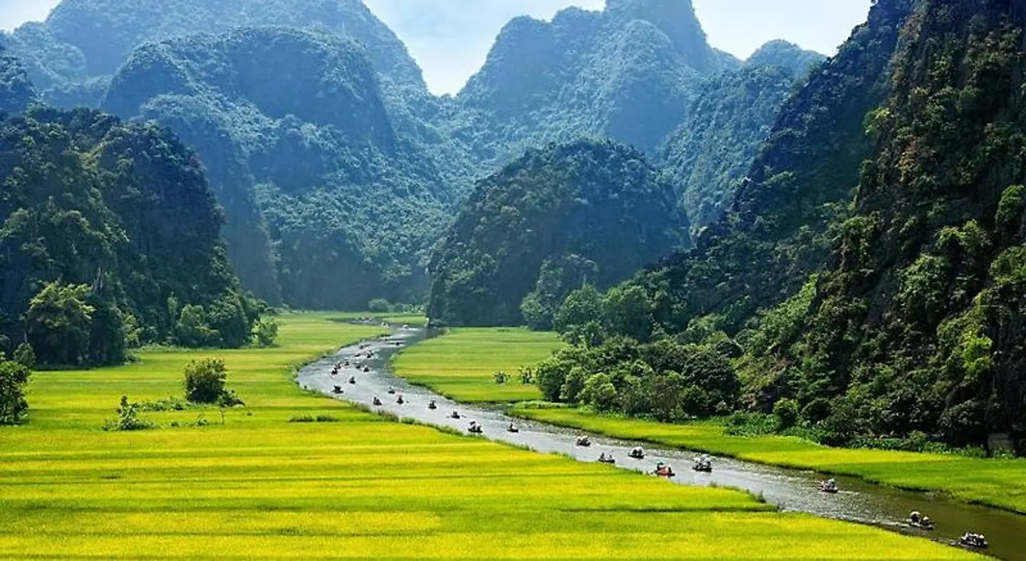 Golden Moon Suite Hotel LANDSCAPE