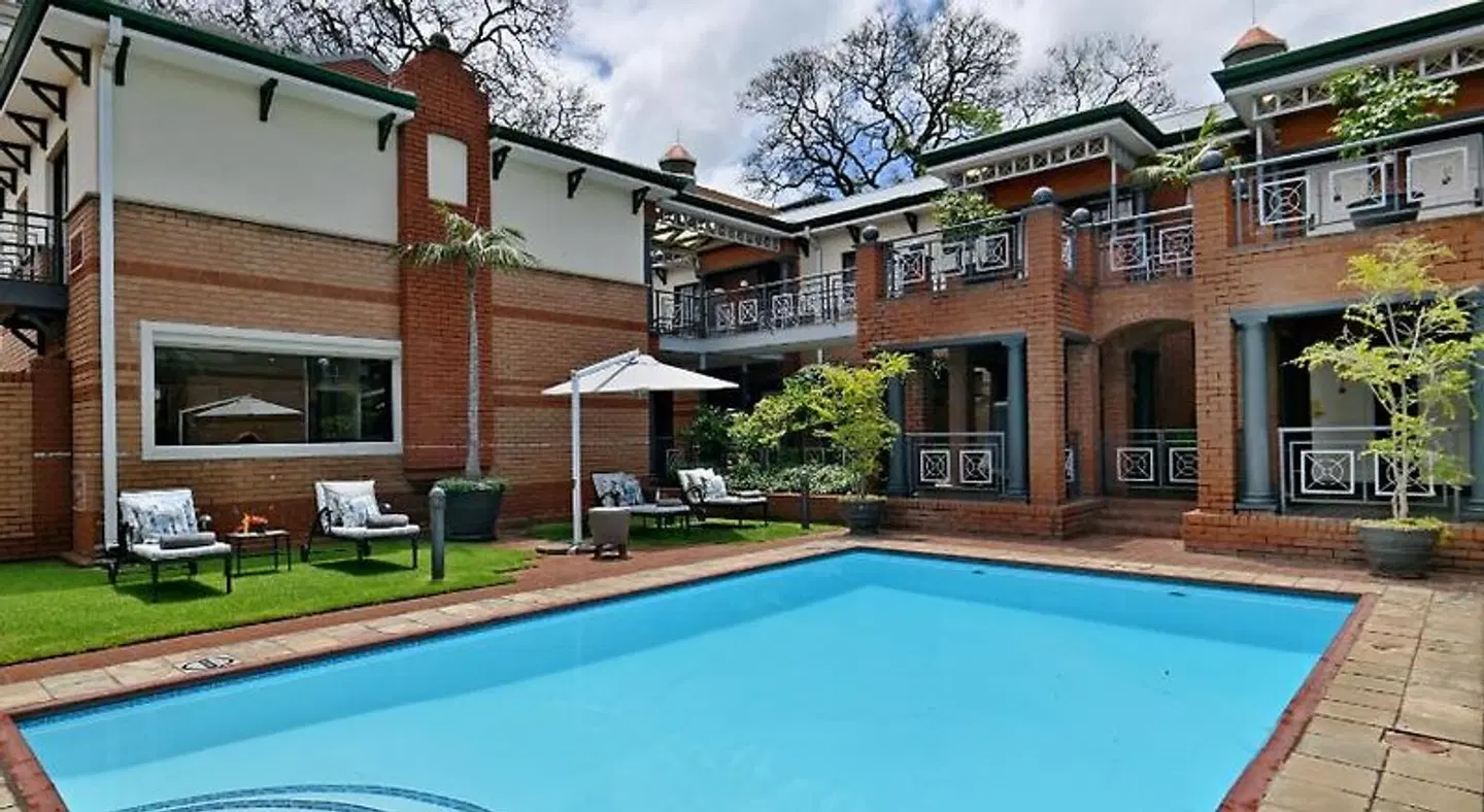 Courtyard Hotel Rosebank OUTDOOR_POOL