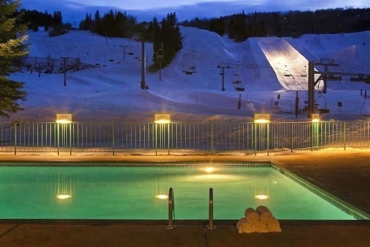 The Inn at Aspen Hallenbad