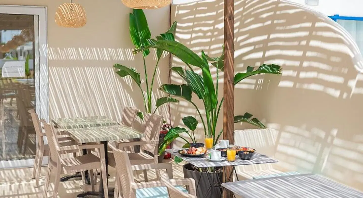 'tm' - Beach Rooms & Suites Restaurant