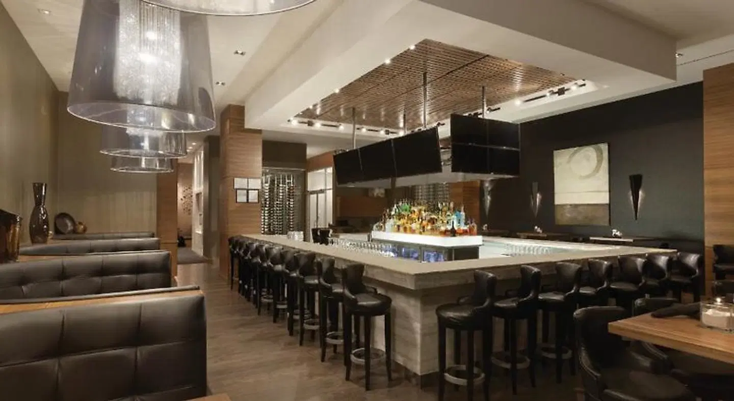 Radisson Hotel & Conference Centre Calgary Airport Bar