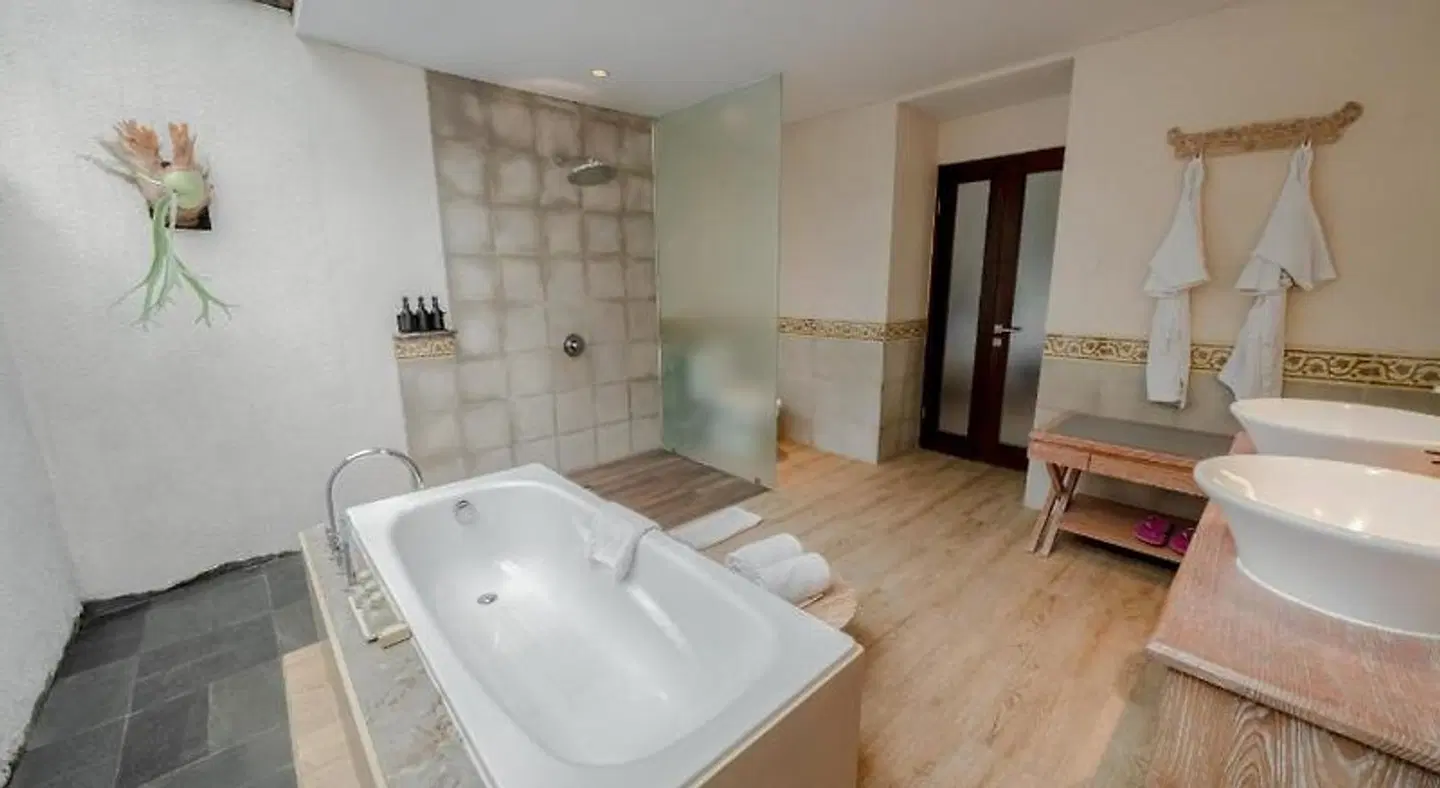 Visesa Ubud Resort Badezimmer