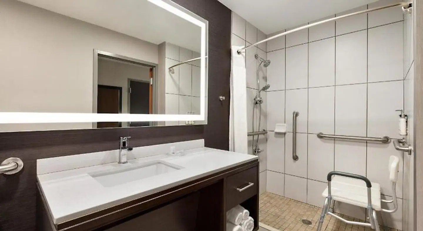 Holiday Inn Louisville East - Hurstbourne by IHG Badezimmer