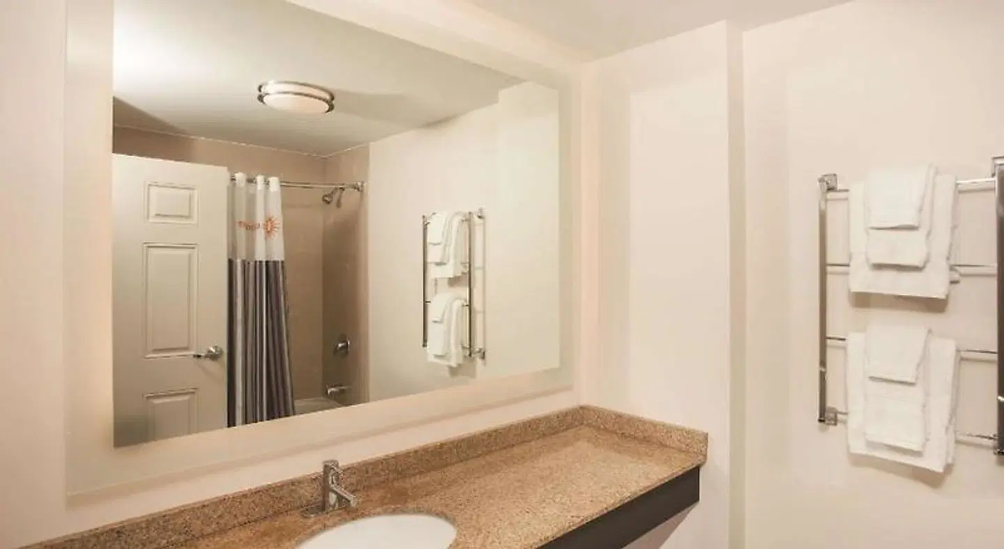 La Quinta Inn & Suites by Wyndham Chicago Downtown Badezimmer