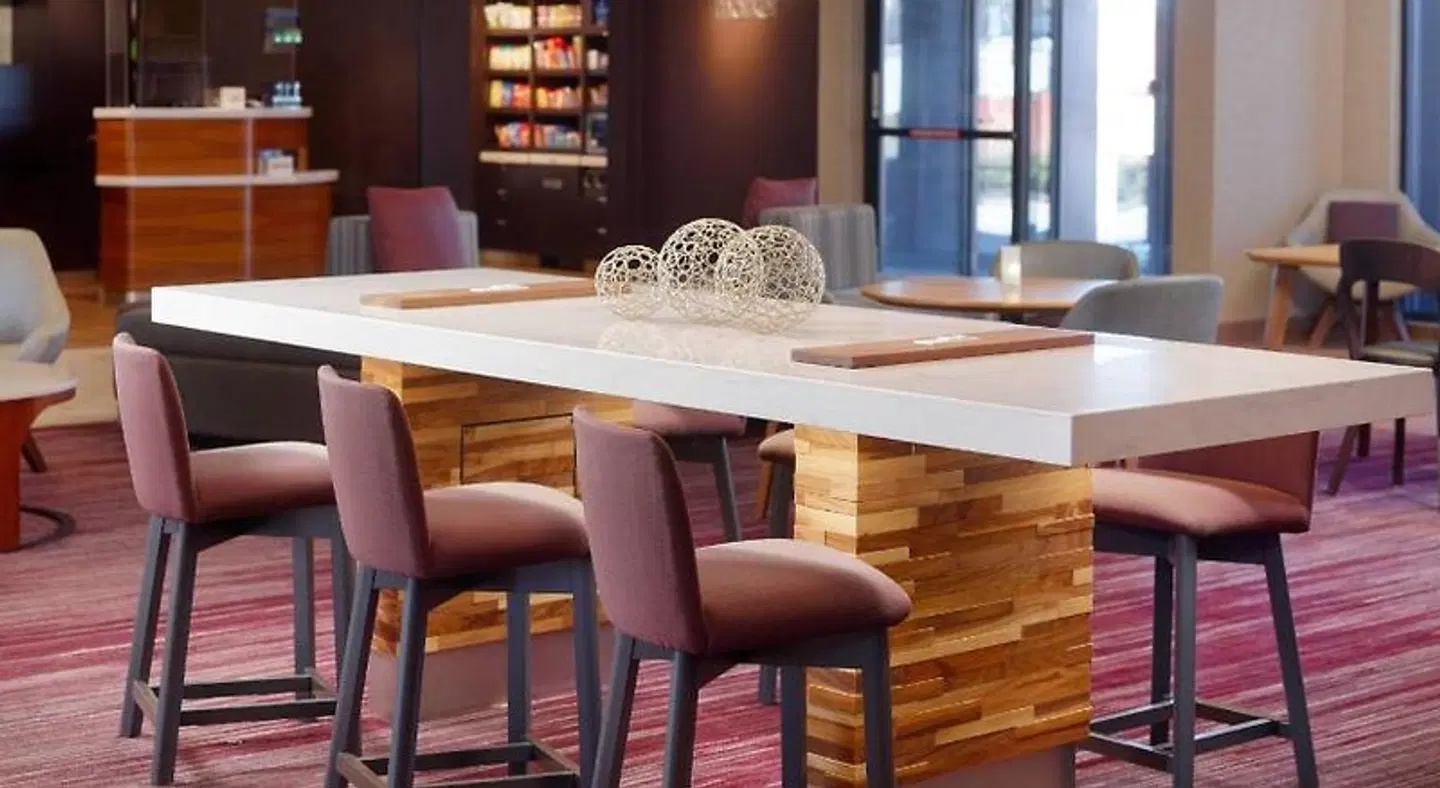 Courtyard by Marriott Greenville Haywood Mall Bar