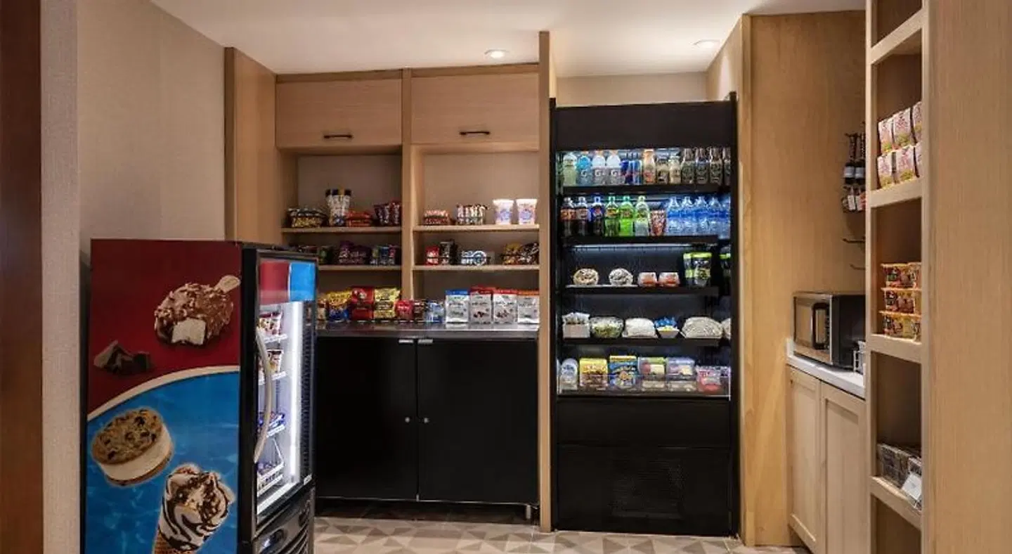 Hyatt Place Detroit/Utica Bar