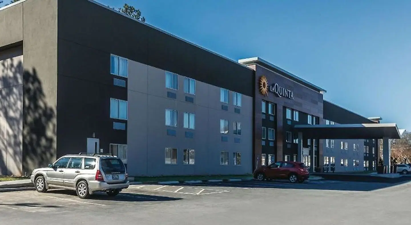 La Quinta Inn & Suites by Wyndham Atlanta Midtown - Buckhead EXTERIOR